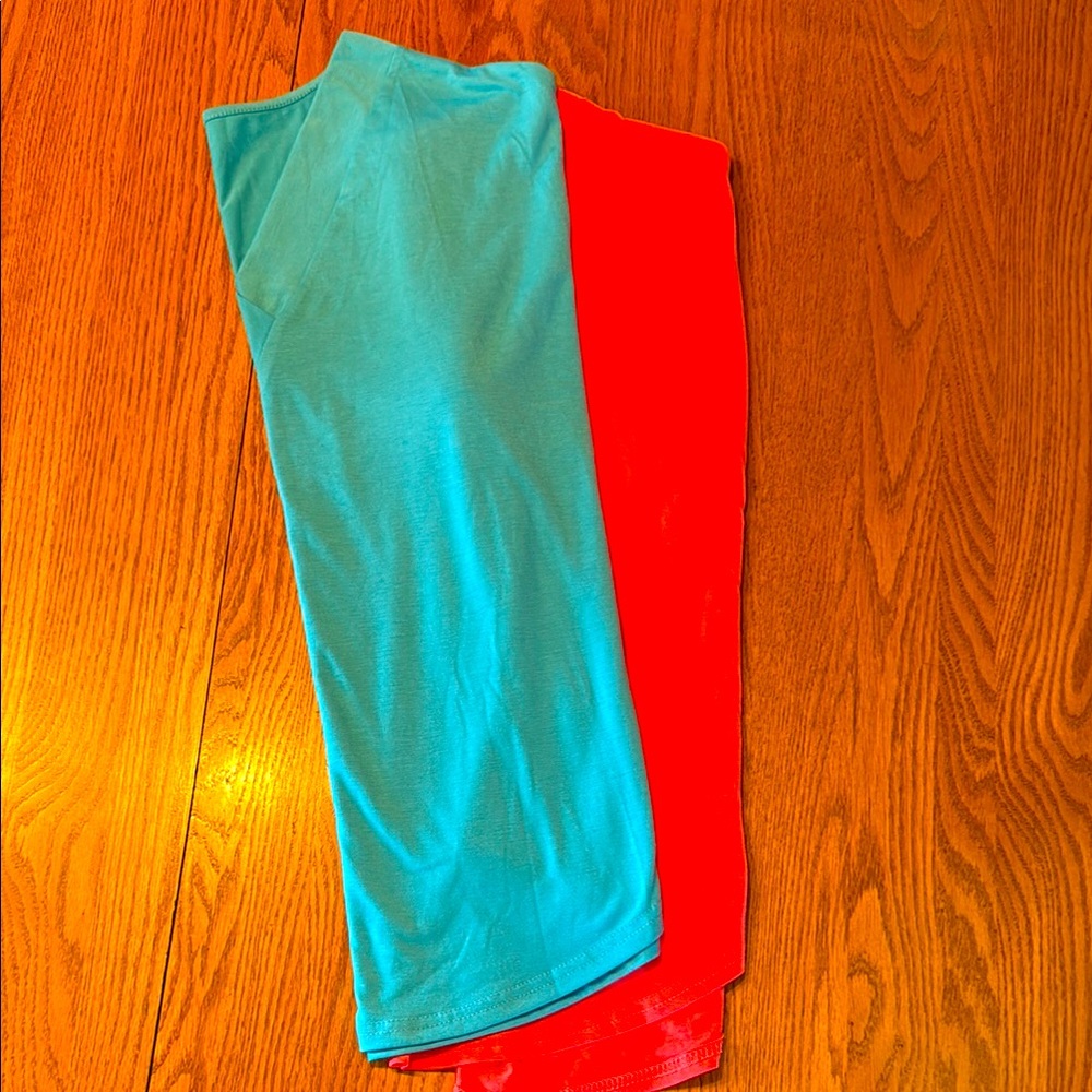 NEW Pair of Women’s V-neck Shirts - 1X